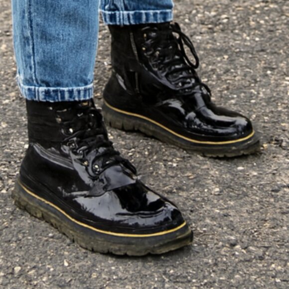 DR. MARTENS 11821 Women's Boot Patent Leather Combat Boots Black Size 7 - Picture 1 of 9